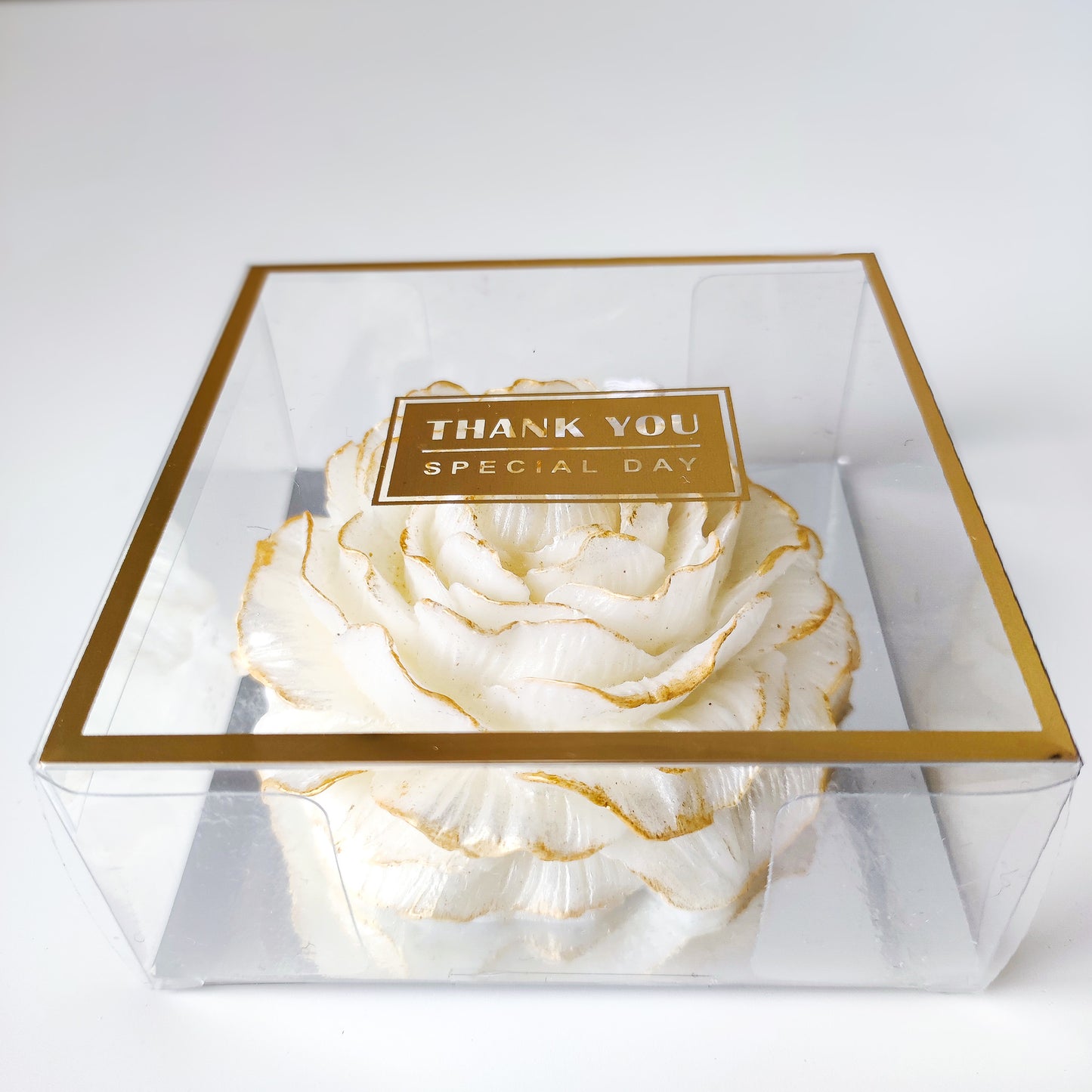 Luxury Scented Candle in the Shape of White Ranunculus – Handmade with Gold Edge